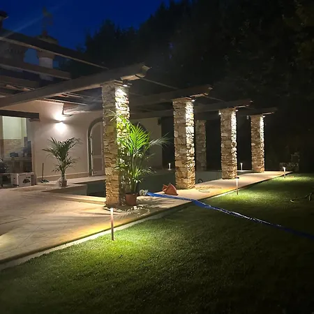 Luxury-villa Luca 马里纳-迪-皮特拉桑塔